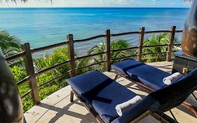 El Taj Oceanfront&Beachside Condo Hotel